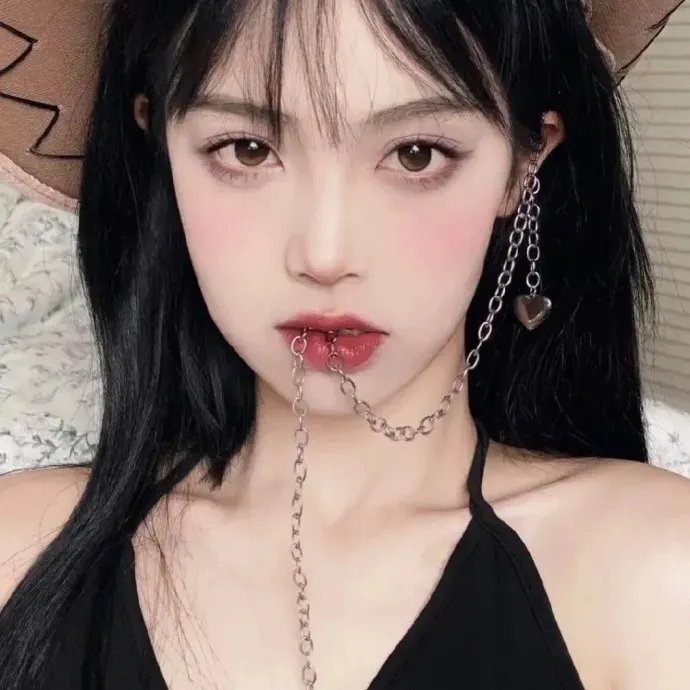 龙纹身的女鬼入镜